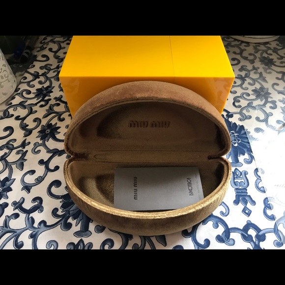 SOLD! N/A - Miu Miu VELVET Sunglass Clam CASE ~New - Picture 4 of 5